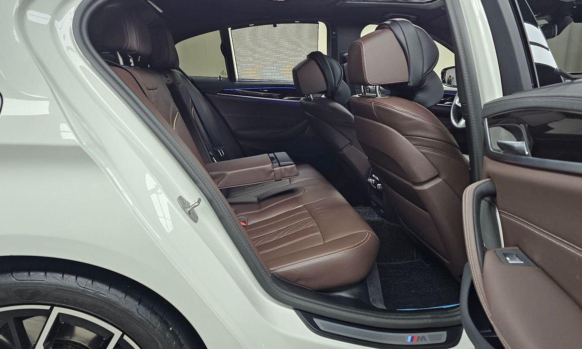 BMW 5-Series 2023