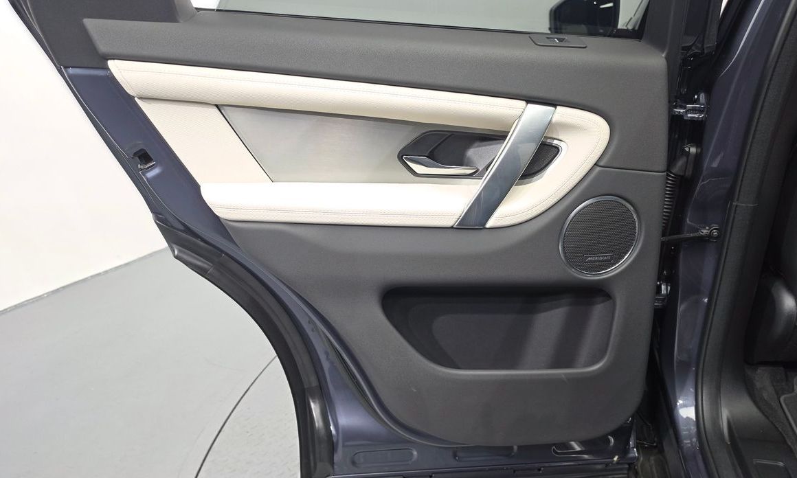 Land Rover Discovery Sport 2025