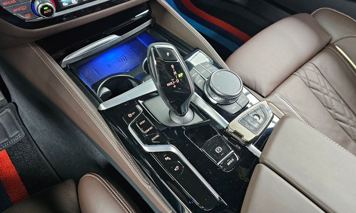 BMW 5-Series 2023