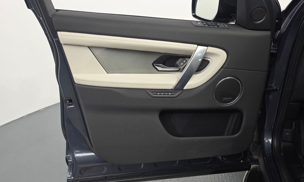 Land Rover Discovery Sport 2025