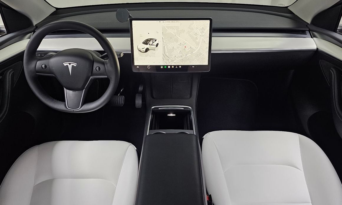 Tesla Model Y 2024