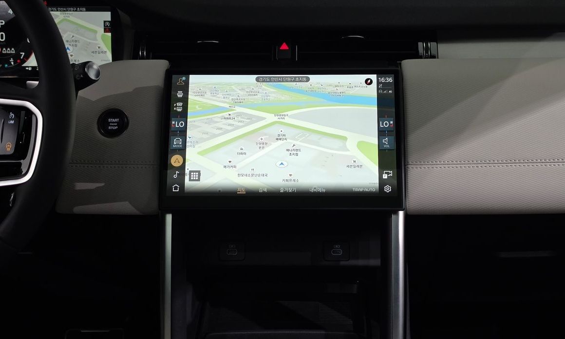 Land Rover Discovery Sport 2025