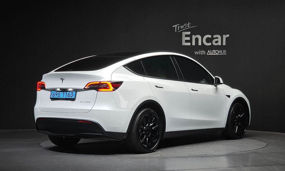Tesla Model Y 2024