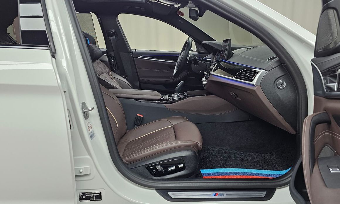 BMW 5-Series 2023