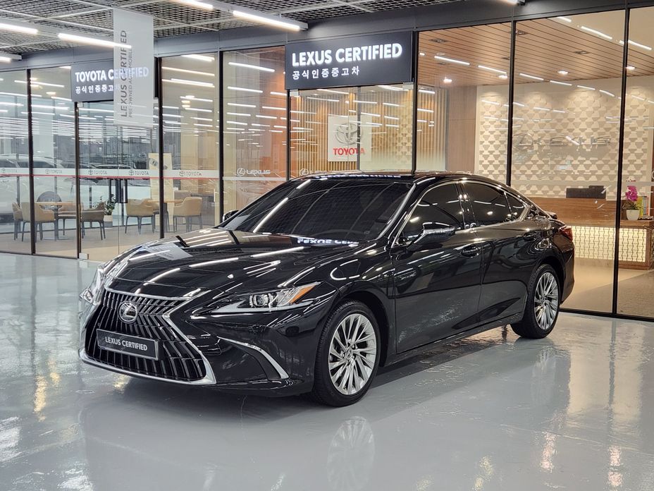 Lexus ES 2025