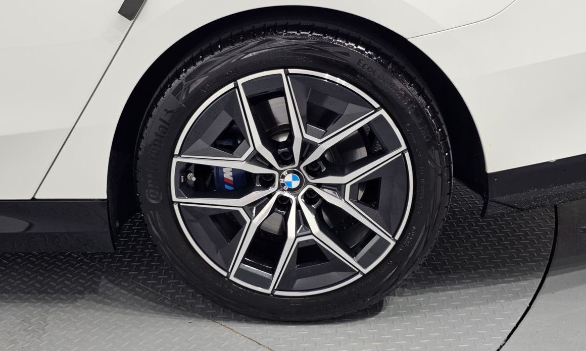 BMW 5-Series 2024