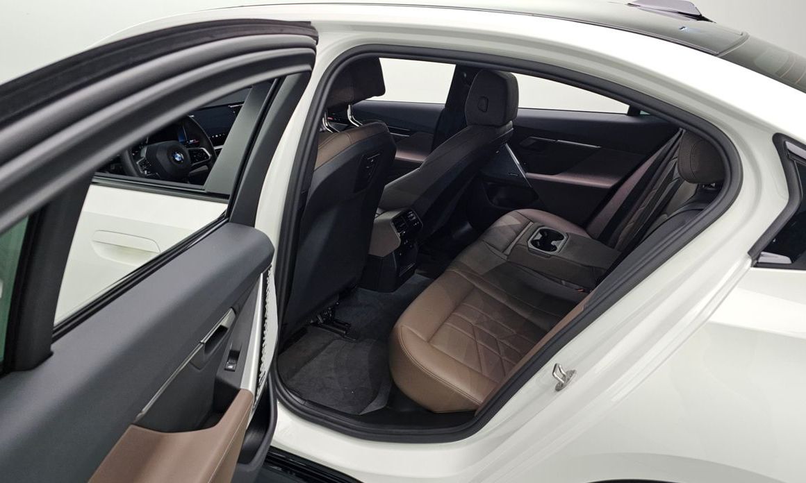 BMW 5-Series 2024