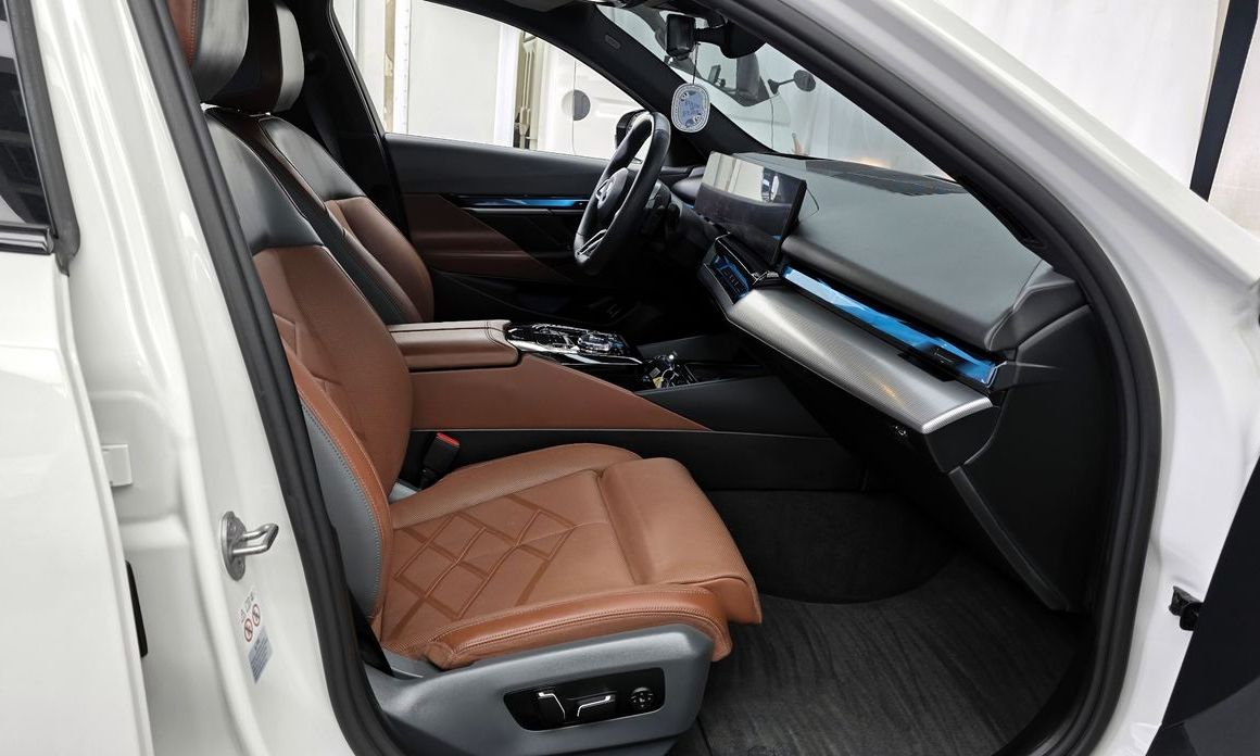 BMW 5-Series 2024