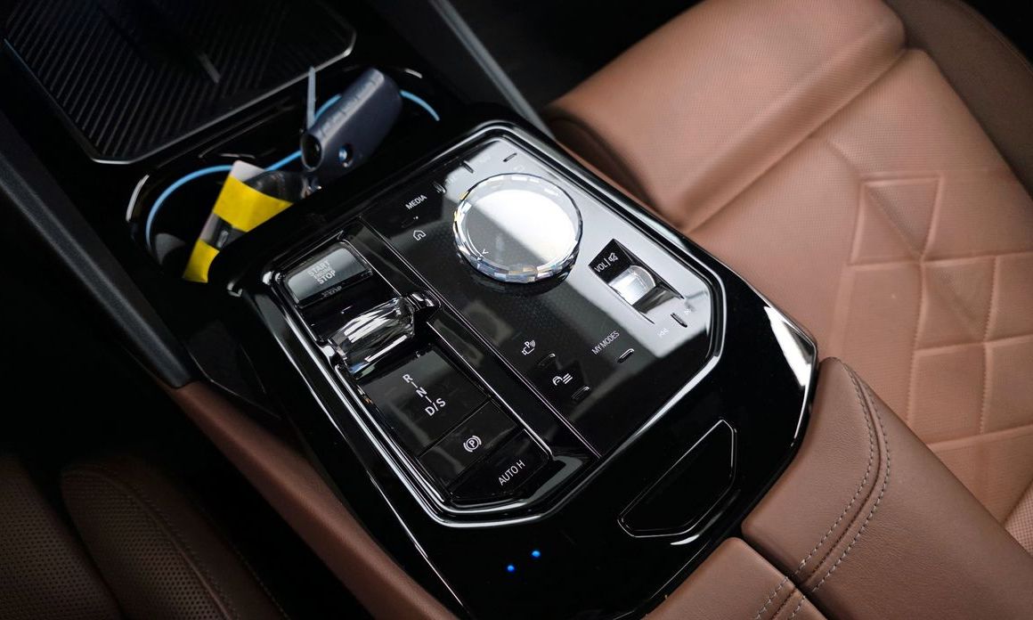 BMW 5-Series 2024