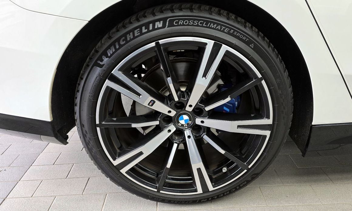 BMW 5-Series 2024