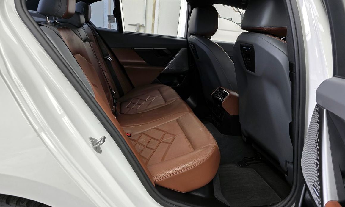 BMW 5-Series 2024