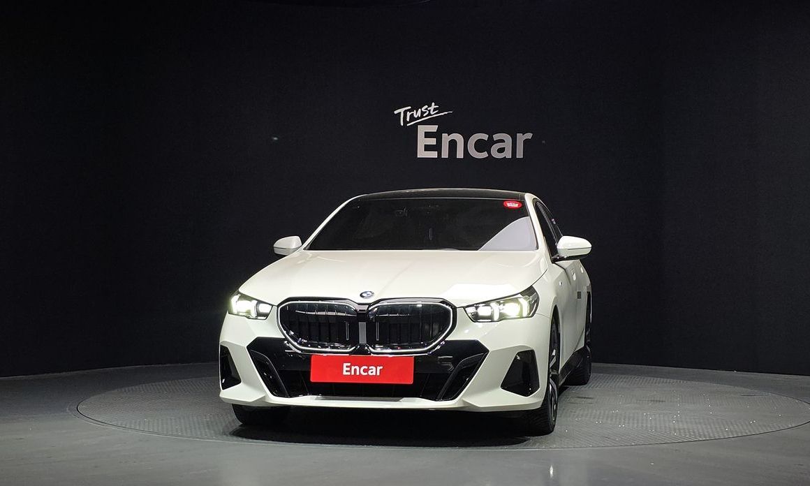 BMW 5-Series 2024