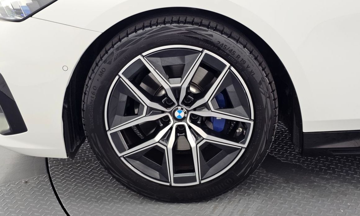 BMW 5-Series 2024