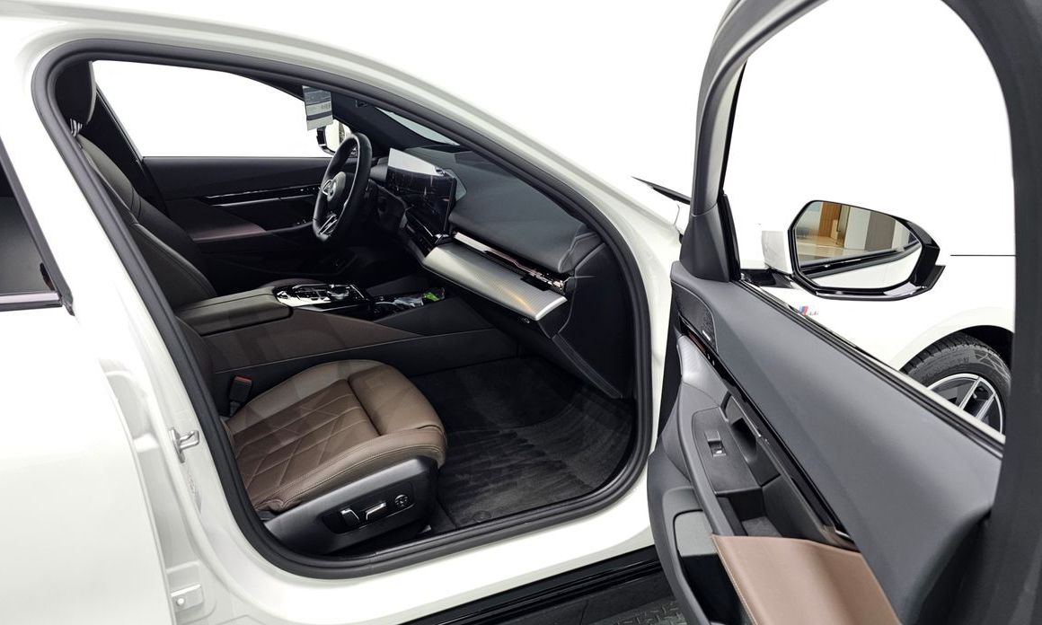 BMW 5-Series 2024