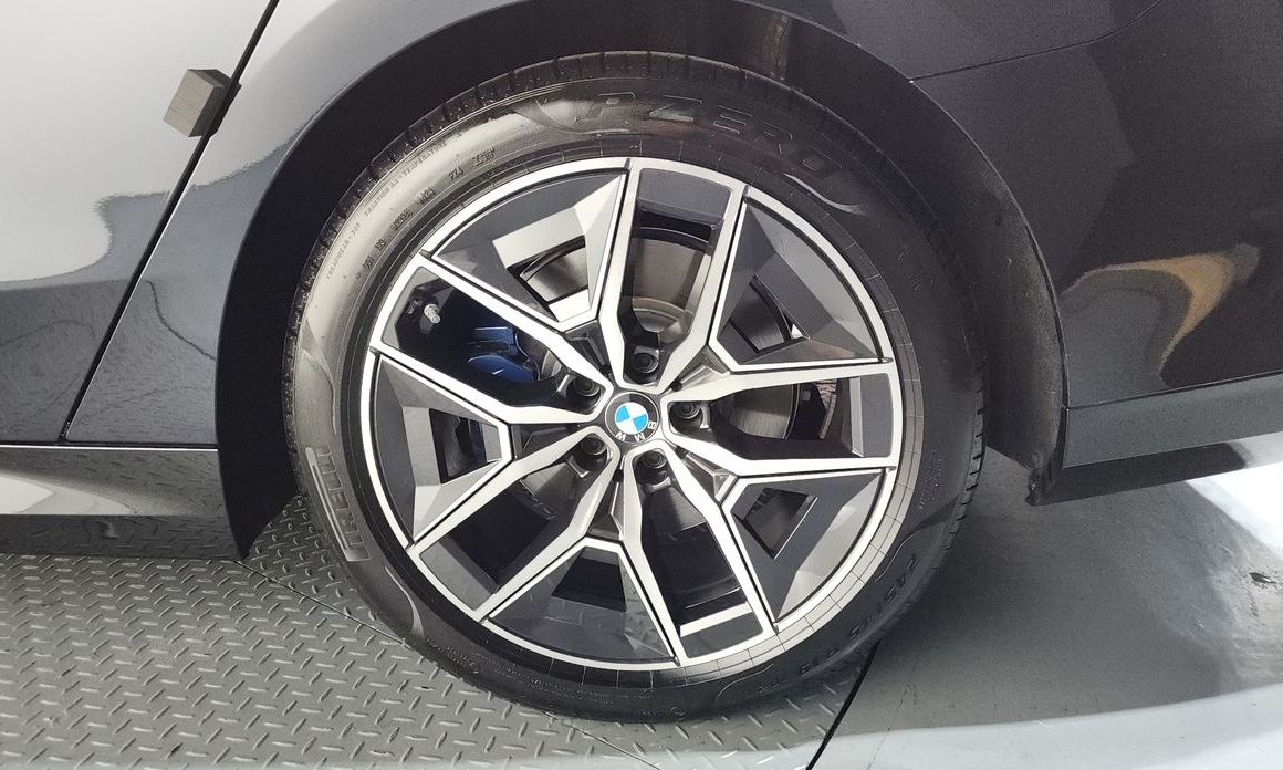 BMW 5-Series 2024