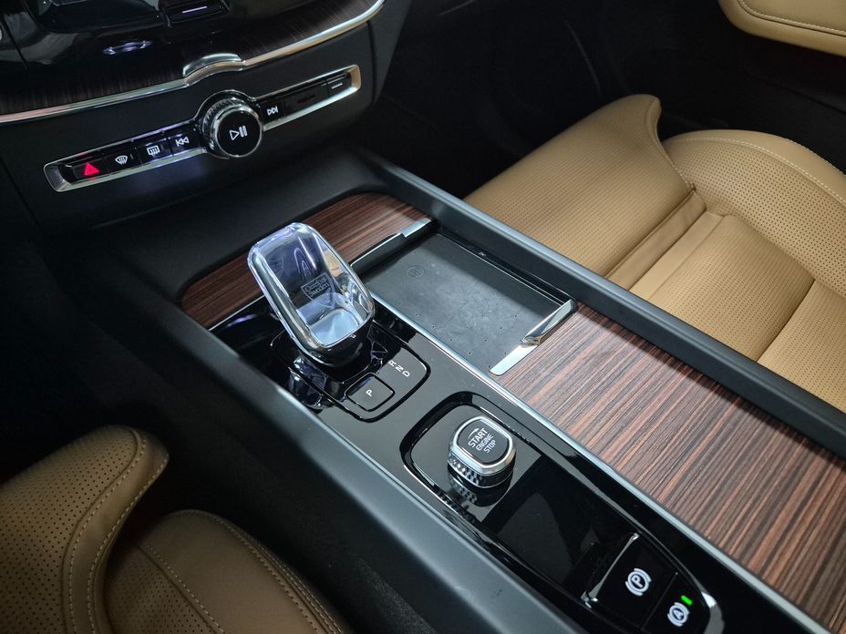 Volvo XC60 2025