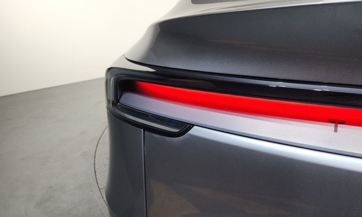Tesla Model Y 2025