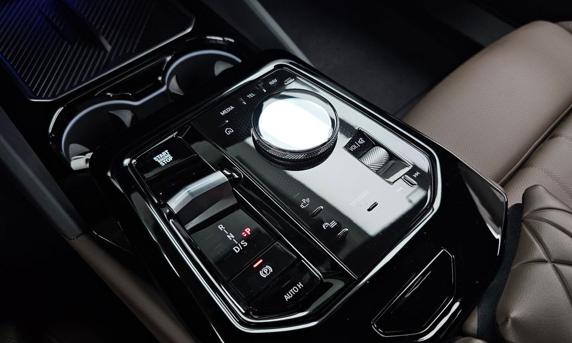 BMW 5-Series 2024