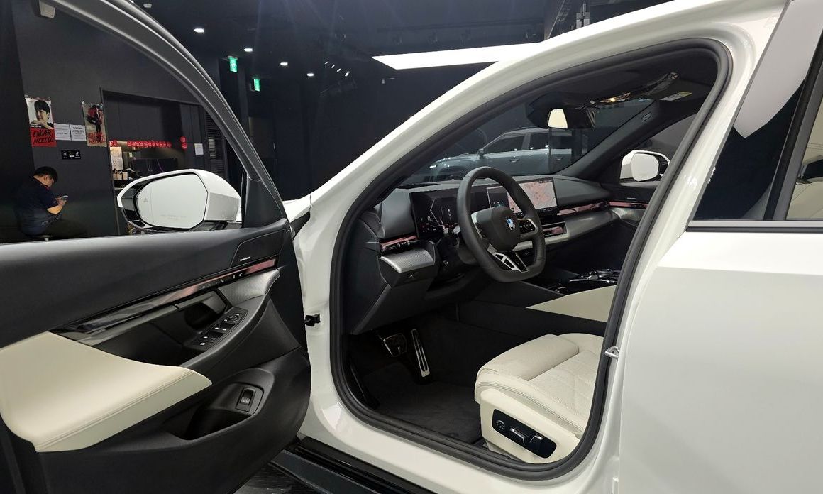 BMW 5-Series 2025