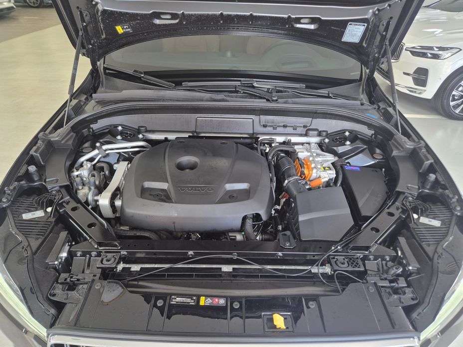 Volvo XC60 2025