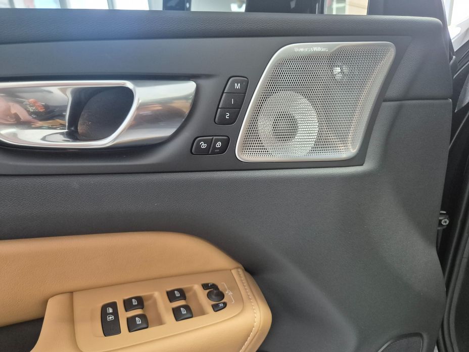 Volvo XC60 2025