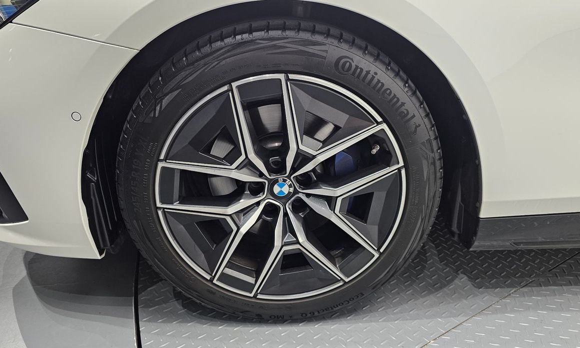 BMW 5-Series 2025