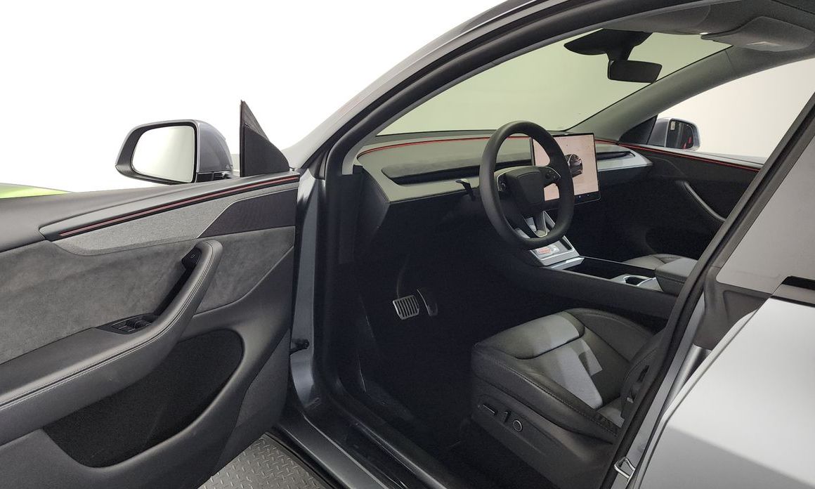 Tesla Model Y 2025