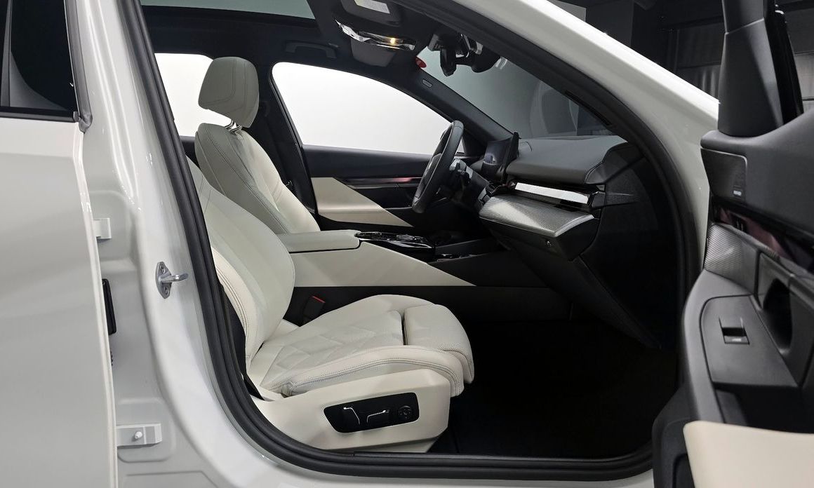 BMW 5-Series 2025