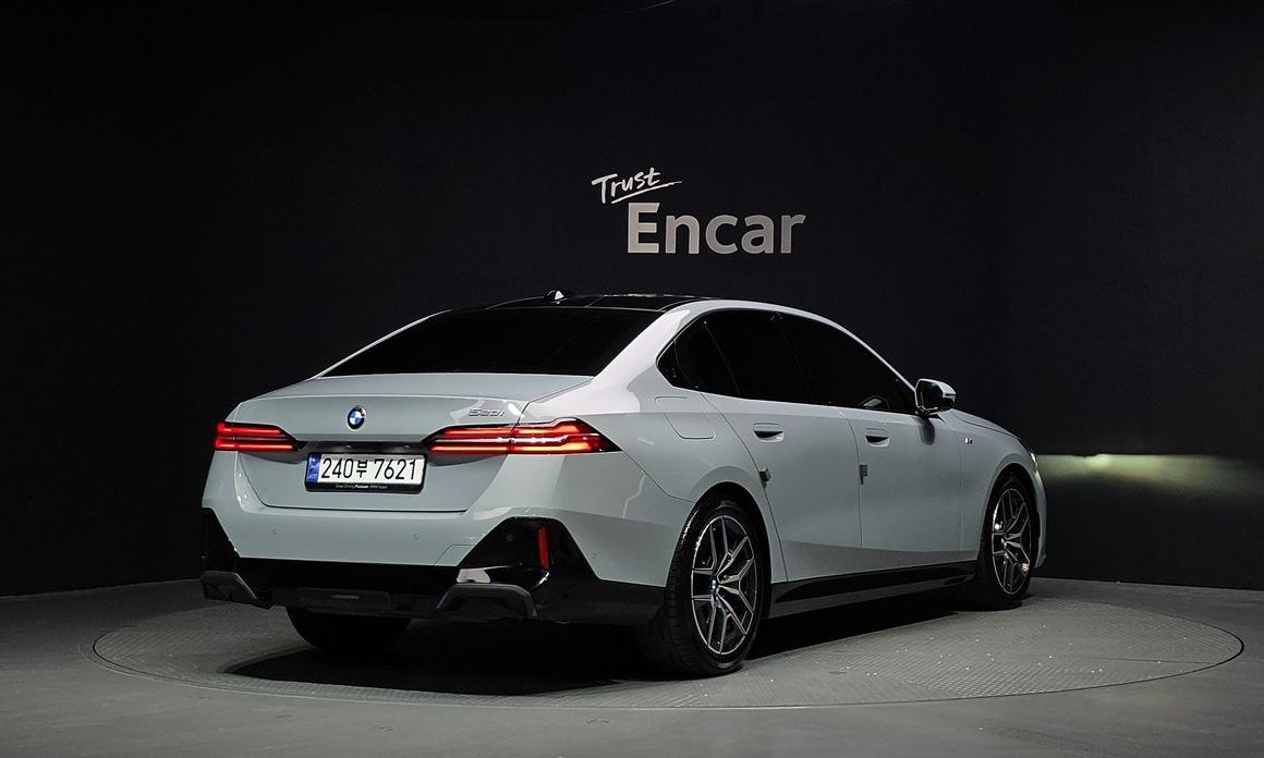 BMW 5-Series 2024