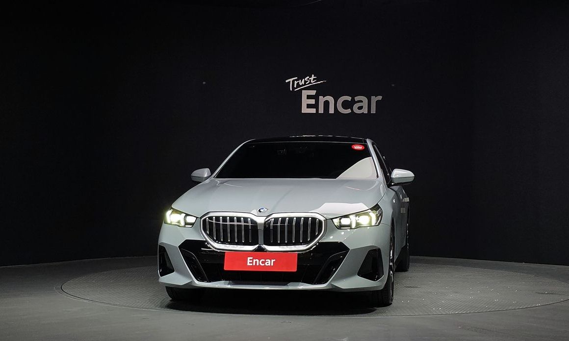 BMW 5-Series 2024