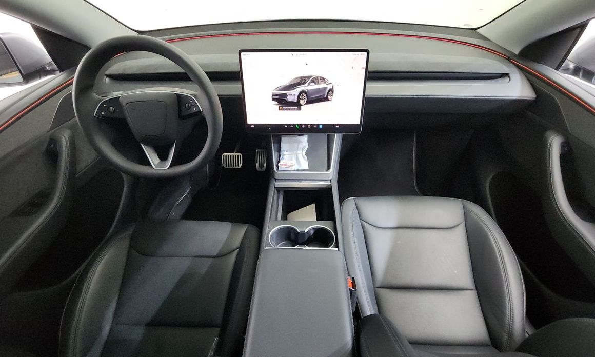 Tesla Model Y 2025