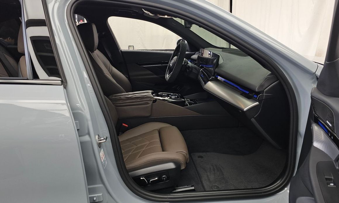 BMW 5-Series 2024