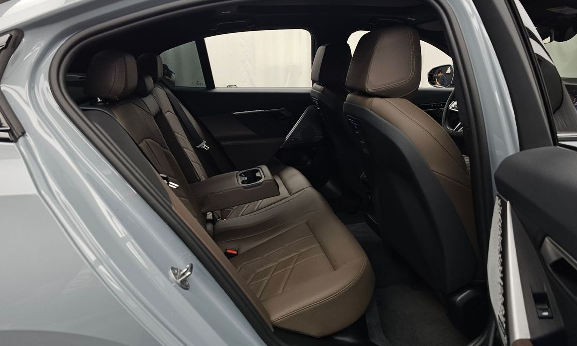BMW 5-Series 2024