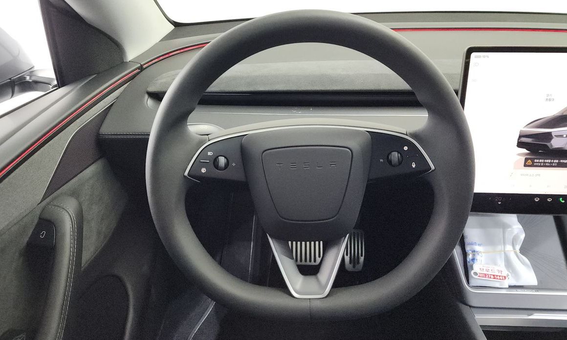 Tesla Model Y 2025