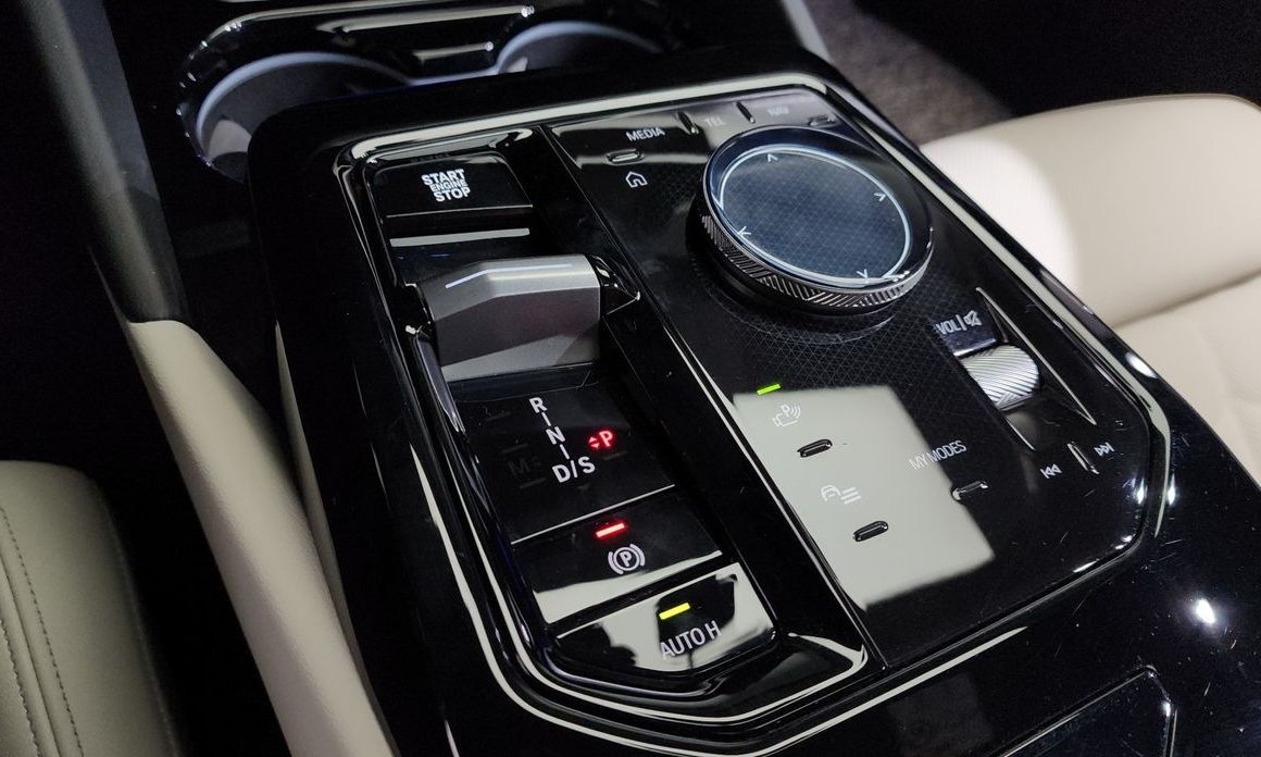 BMW 5-Series 2024