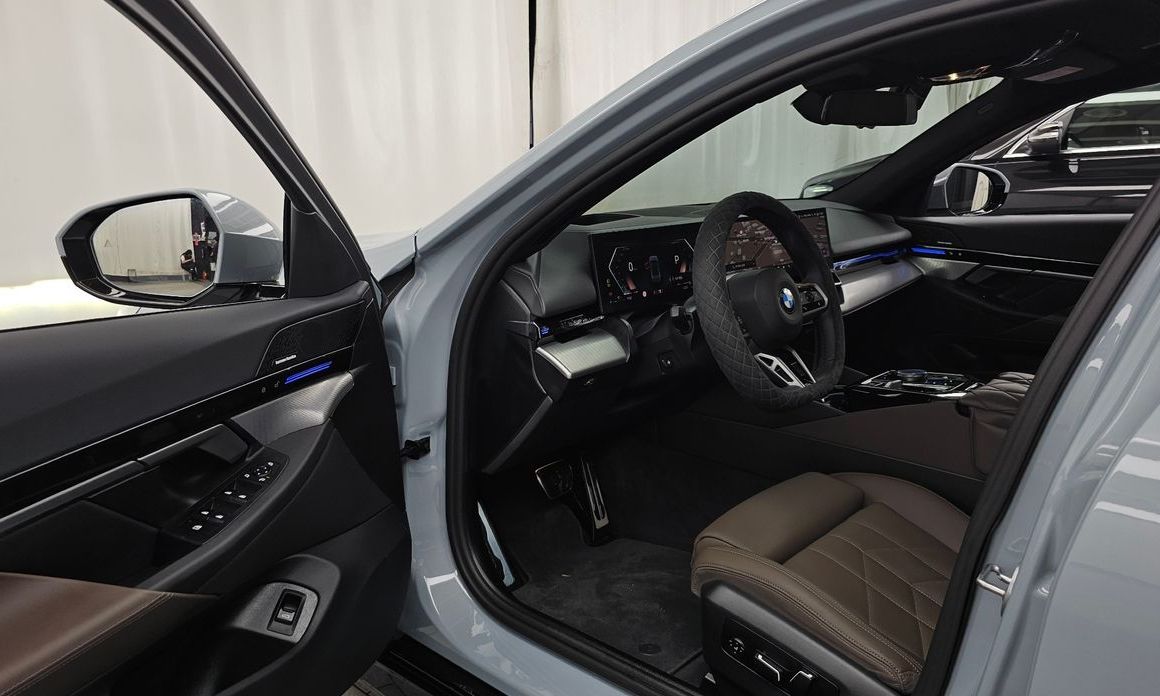 BMW 5-Series 2024
