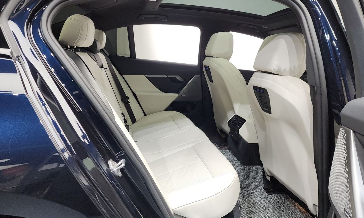 BMW 5-Series 2024