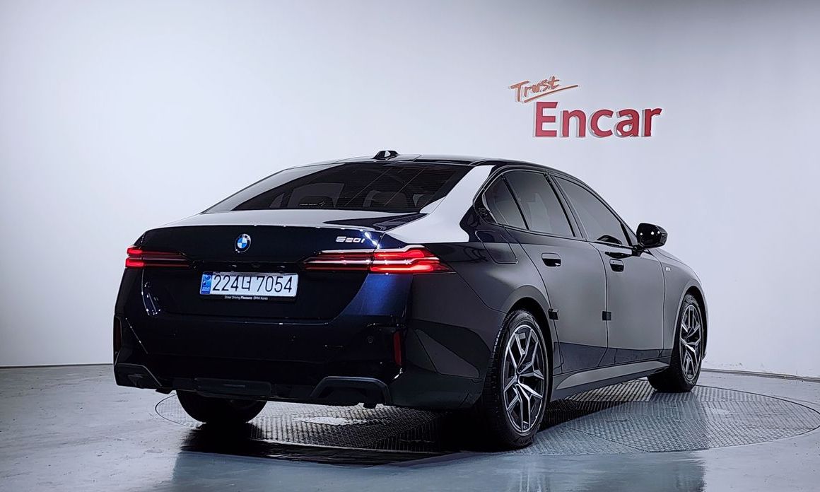 BMW 5-Series 2024