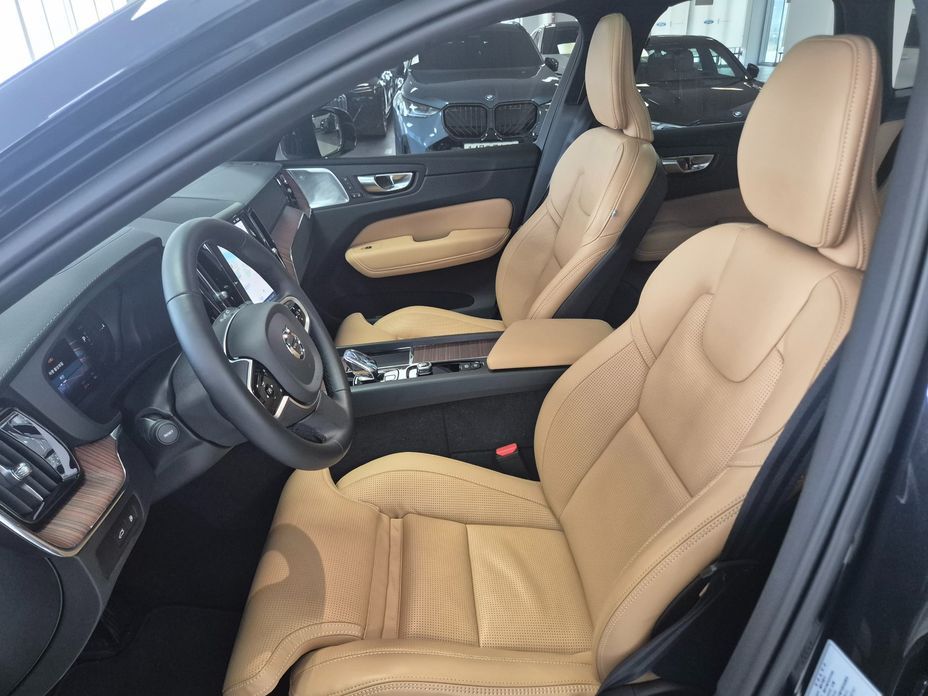 Volvo XC60 2025
