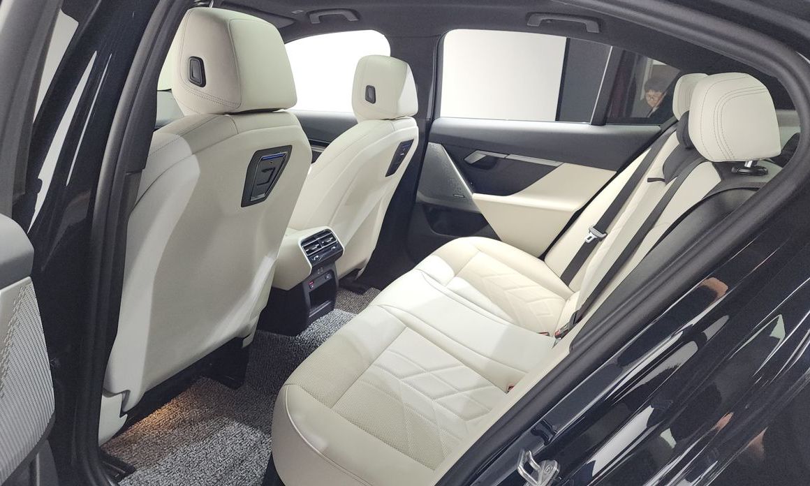 BMW 5-Series 2024