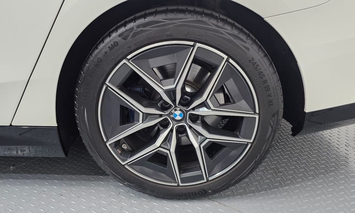BMW 5-Series 2025