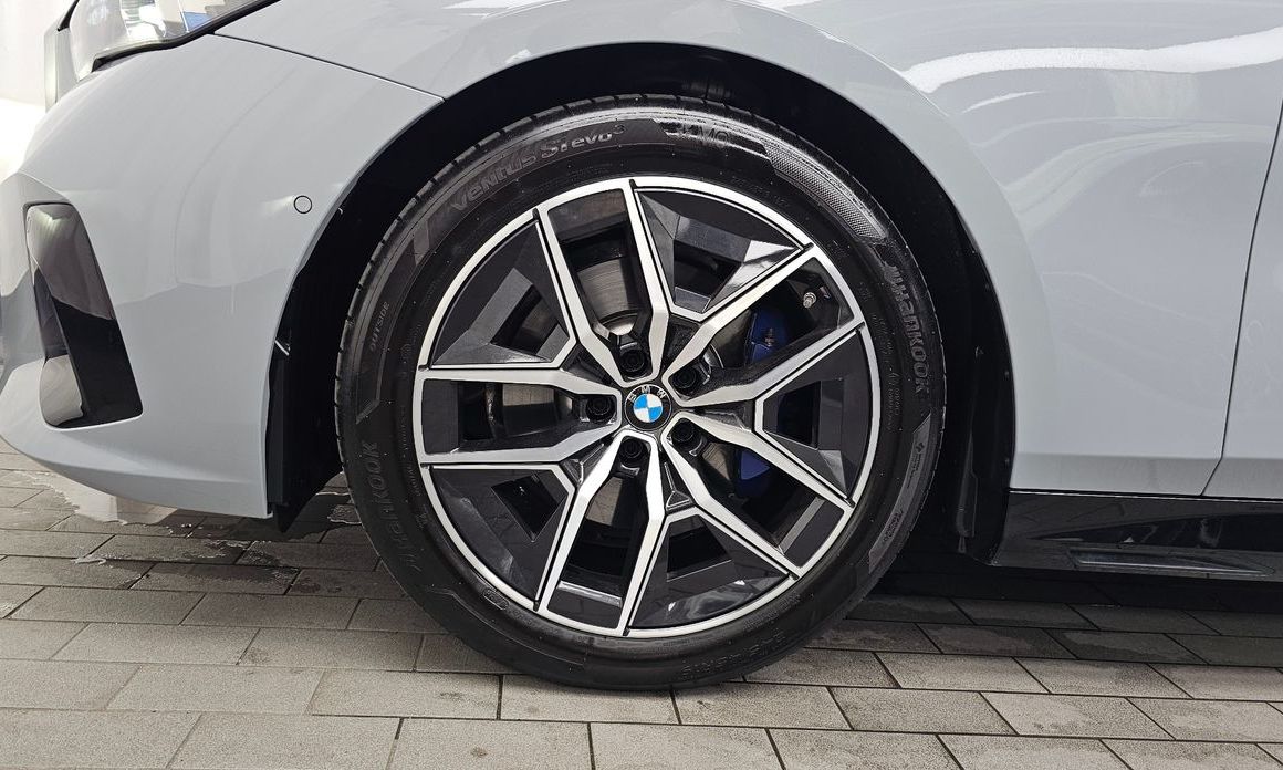 BMW 5-Series 2024