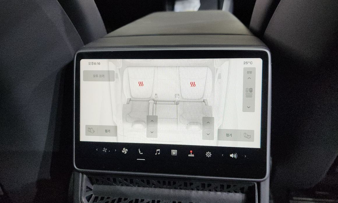 Tesla Model Y 2025