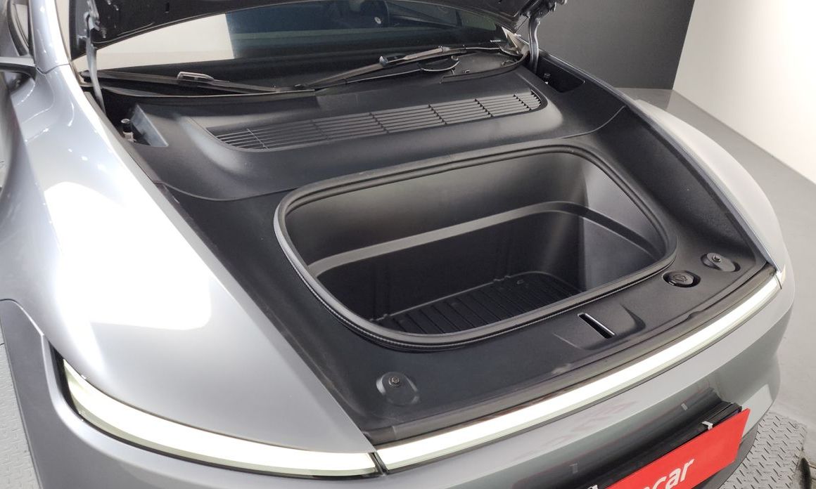 Tesla Model Y 2025