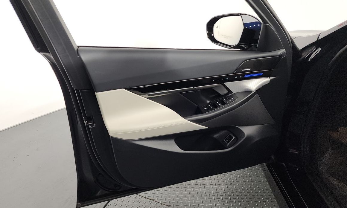 BMW 5-Series 2024