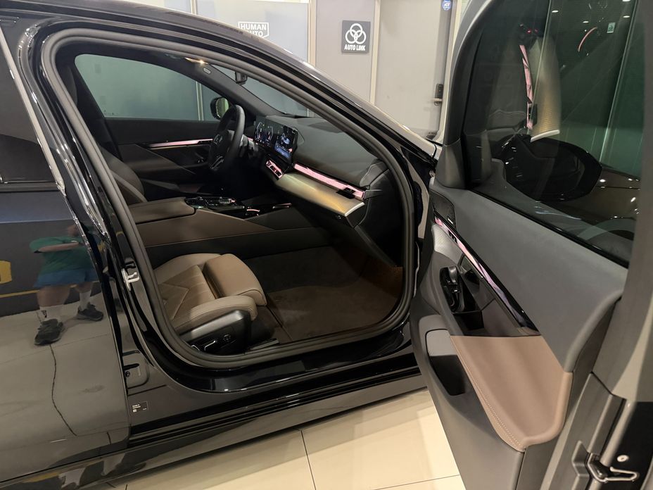 BMW 5-Series 2025