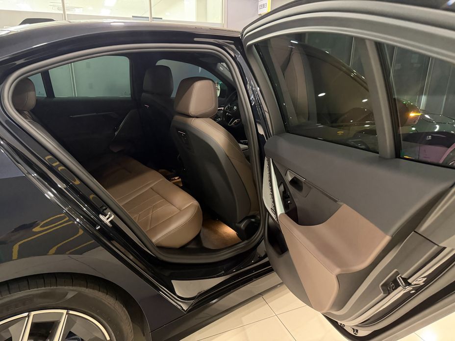 BMW 5-Series 2025