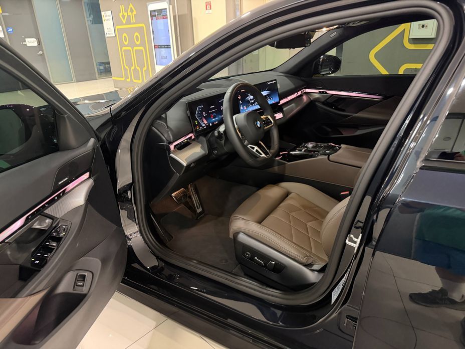 BMW 5-Series 2025