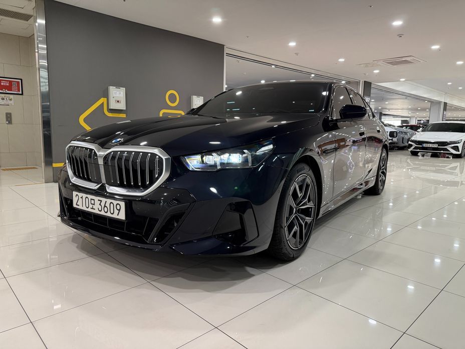 BMW 5-Series 2025