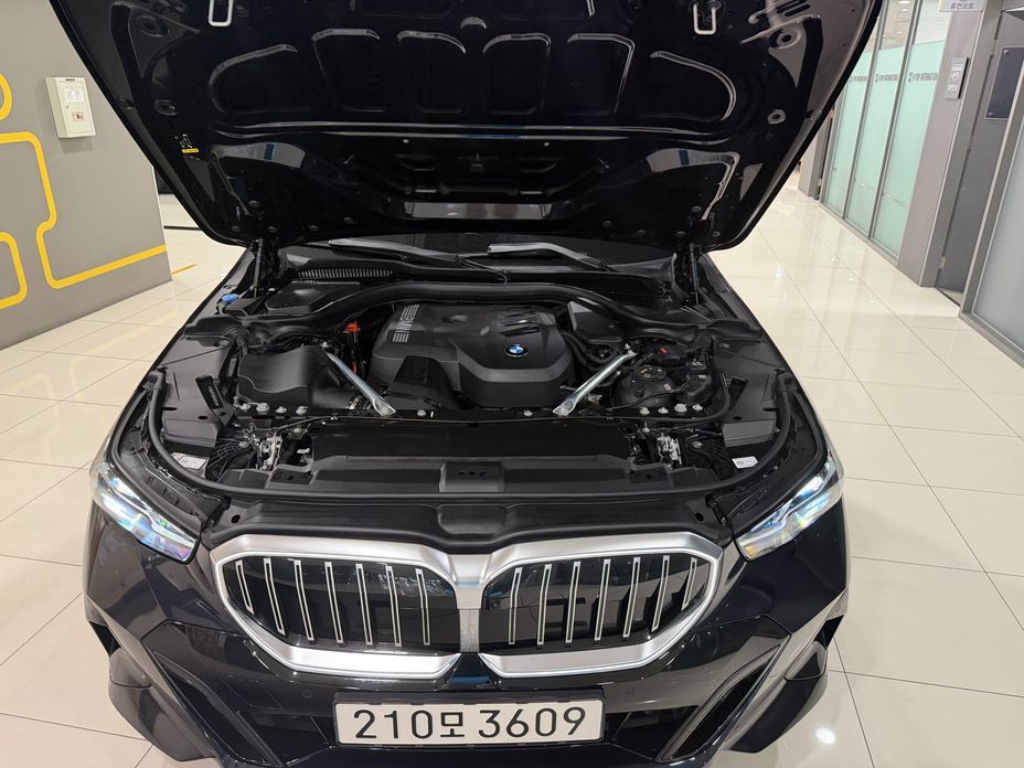 BMW 5-Series 2025